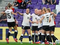 字母在70年代砍250分？迈克-詹姆斯：过去可不惯着走步&翻腕&二带